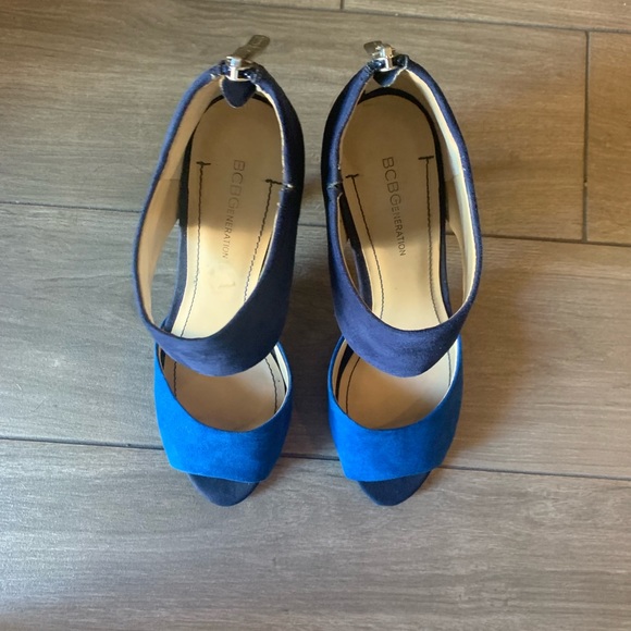 BCBG Generation 2 toned Blue suede Size 7.5 heels - Picture 4 of 5